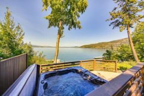 Waterfront Sagle Retreat with Hot Tub and Fireplace